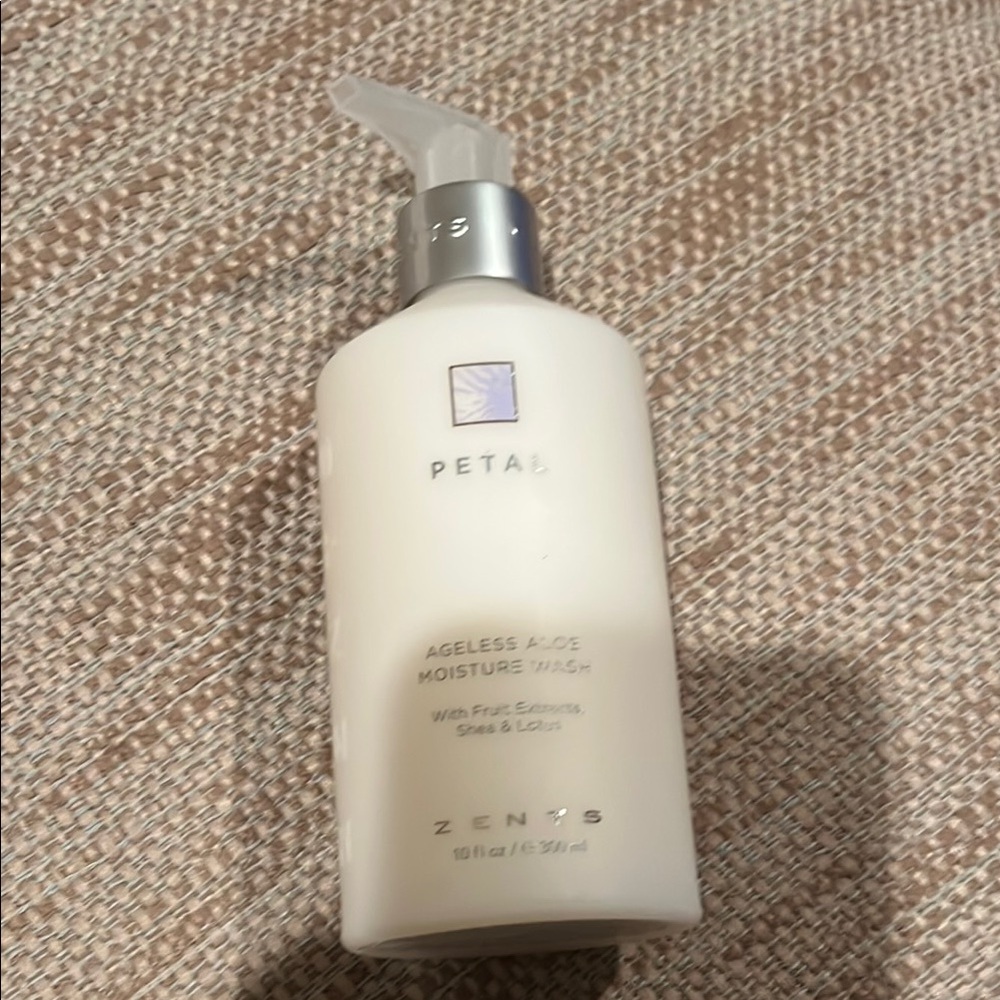New Zents Petals Ageless Aloe Moisture Wash - 10 fl. oz.